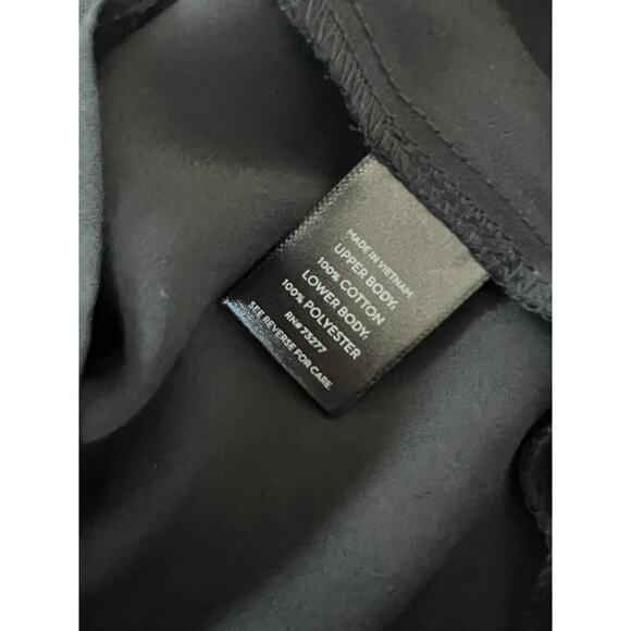 NWT Simply Vera Wang Black Short Sleeve V Neck Long Blouse In size Small - Picture 4 of 4